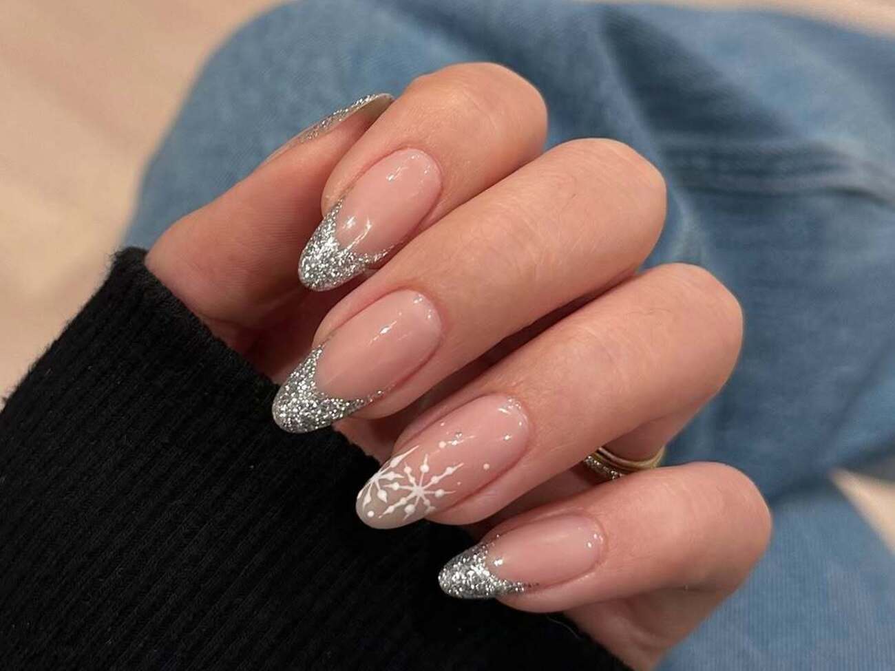 Майстриня зробила акцент у вигляді сніжинки