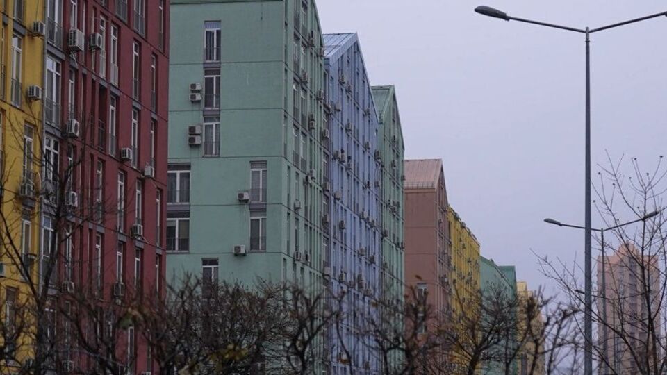 Чиновники отримували службові квартири, маючи власне житло