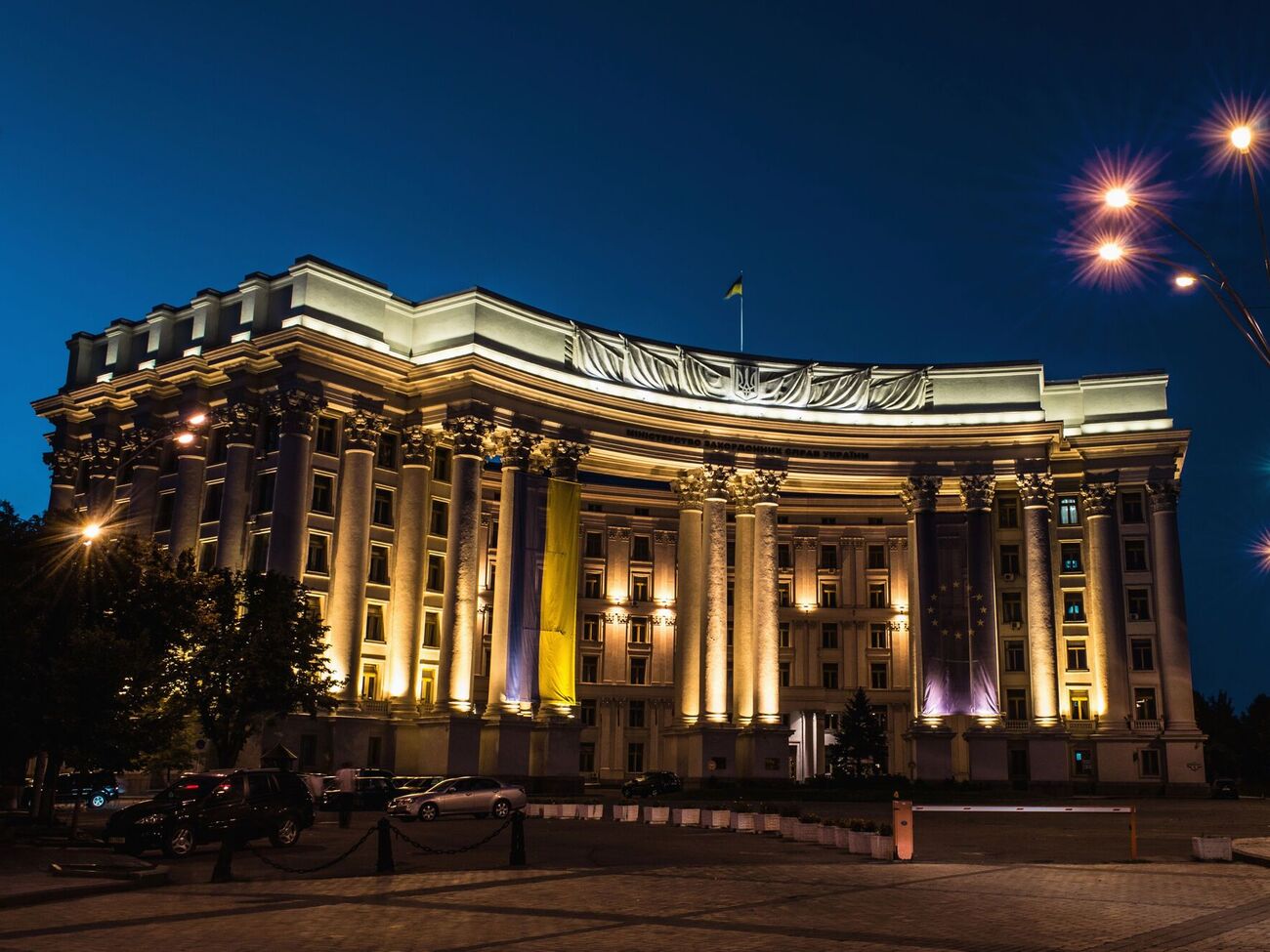 Показательно, что Россия заставила поврежденный самолет лететь через море, отметили в МИД Украины