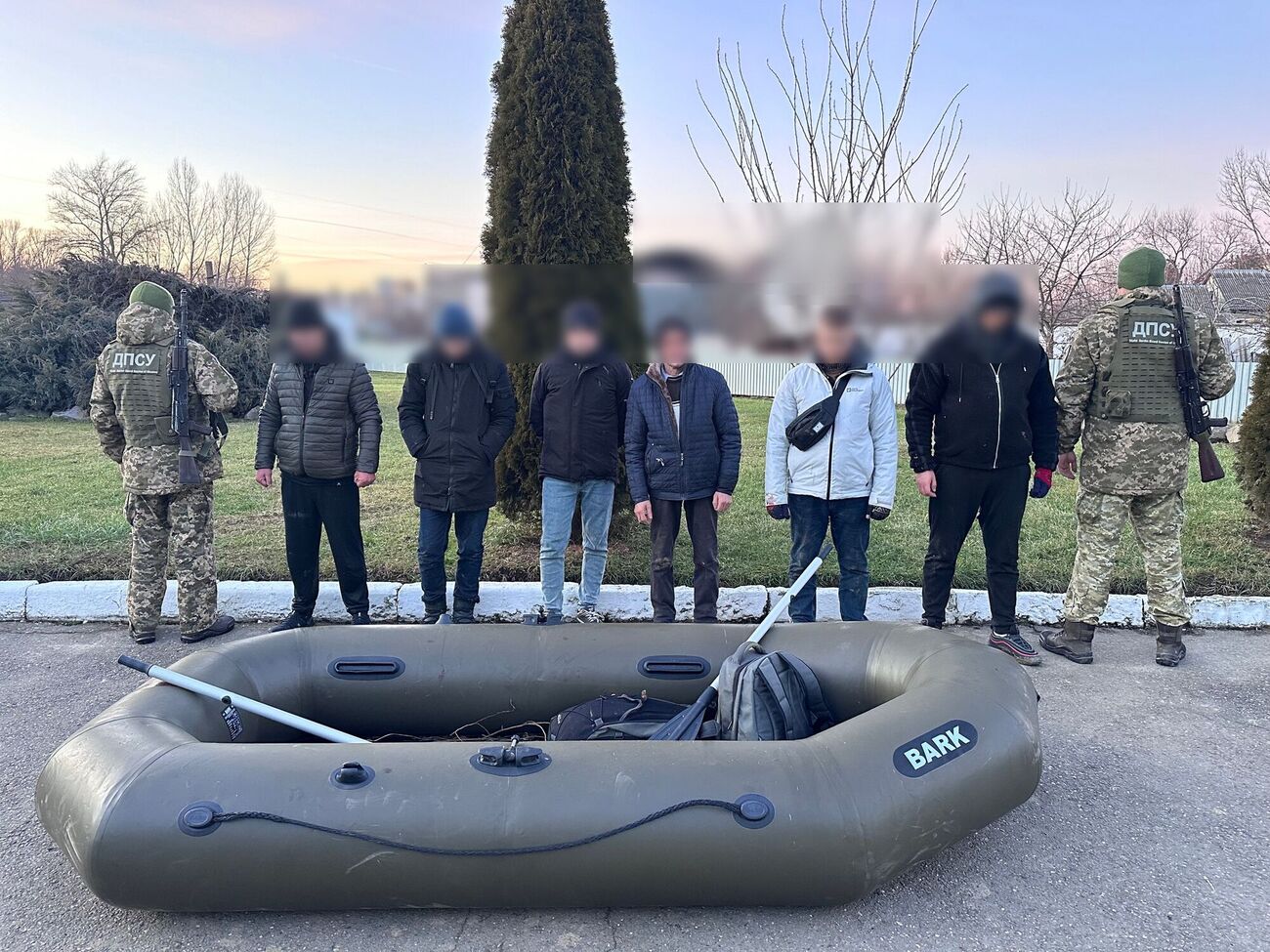 Шістьох "човнярів" зупинили біля кордону в Закарпатській області, зазначили у ДПСУ