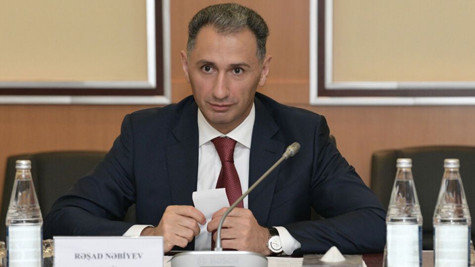 Обломки самолета на земле, а также показания свидетелей дают основание говорить, что имело место вмешательство извне, отметил Набиев