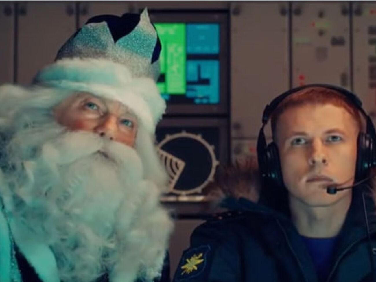 Роль оператора ПВО в пропагандистском ролике сыграл российский актер Дмитрий Мельников