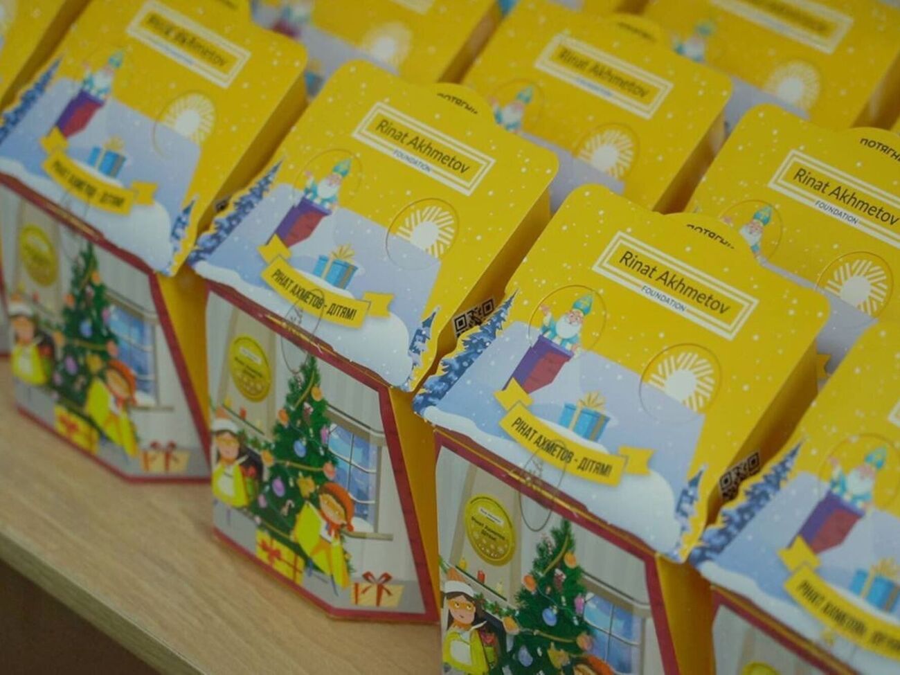 Выдачу подарков осуществляют в гуманитарных хабах "ЯМариуполь" в 20 украинских городах