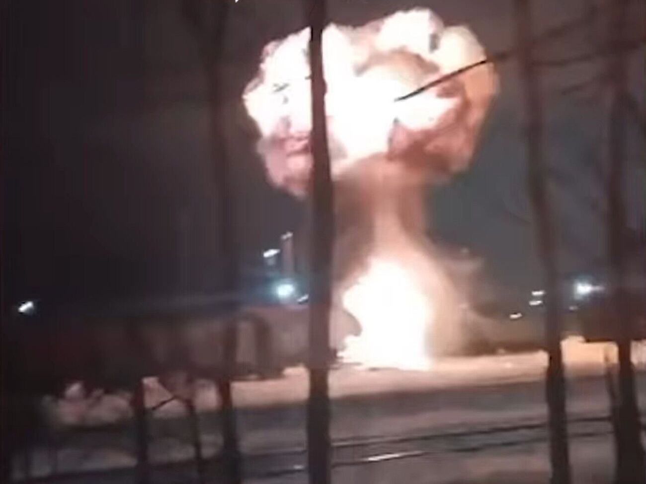 Уночі 27 грудня на залізничній станції Воскресенськ стався вибух, який знищив вагони вантажного поїзда, розповіли в ГУР МО