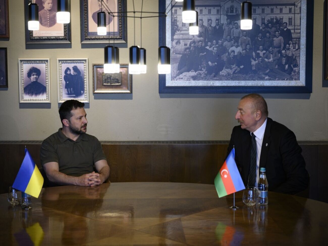 Зеленський повідомив, що обговорив з Алієвим катастрофу рейсу J2-8432 "Азербайджанських авіаліній"