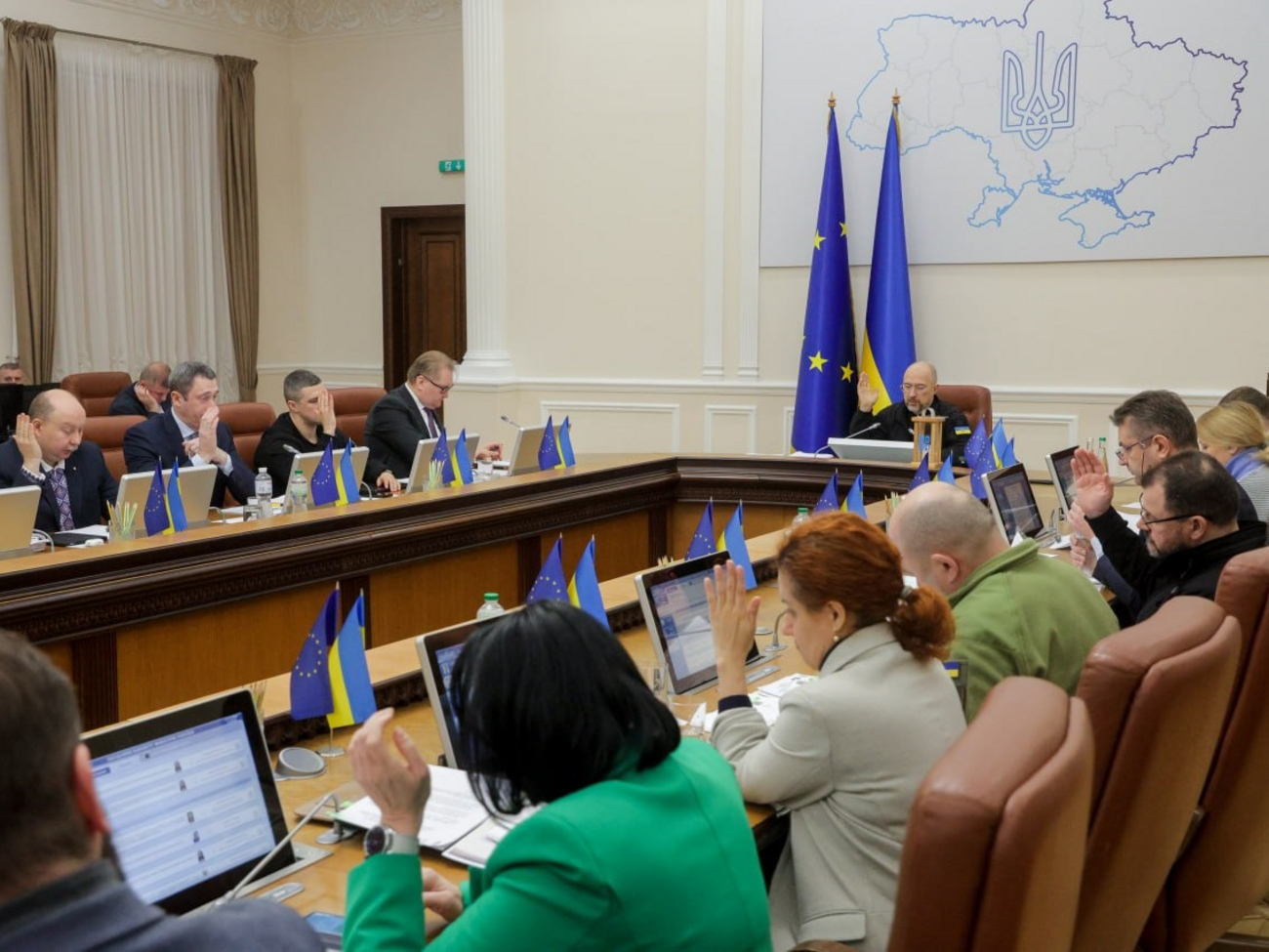 Кабмин 28 декабря одобрил увольнение Кравченко и Пронина