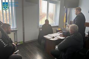Пятерым жителям Закарпатской и Ивано-Франковской областей сообщили о подозрении в организации незаконной переправки через госграницу, отметили в прокуратуре