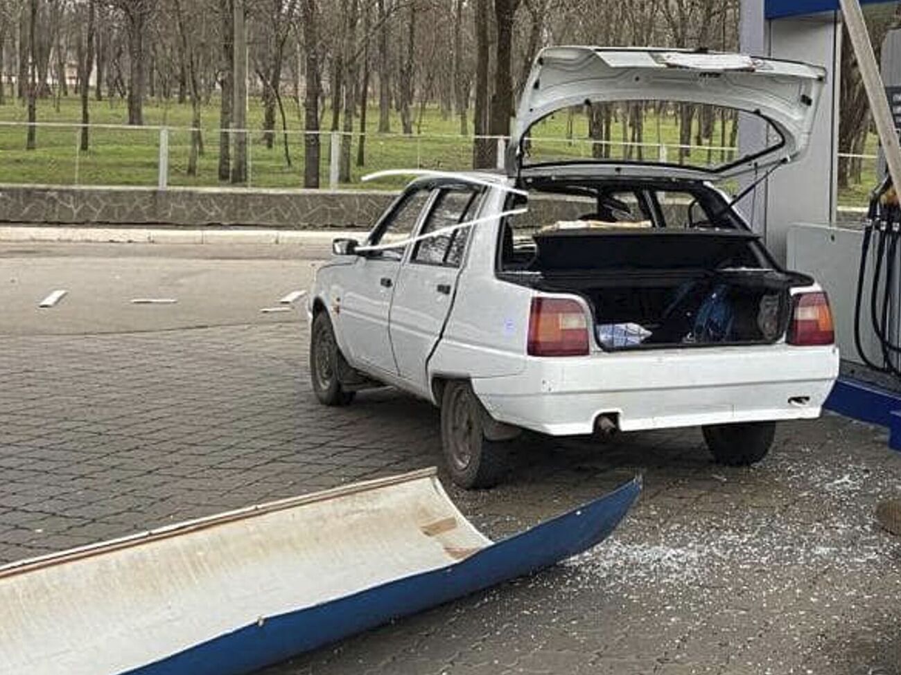 Унаслідок російської дронової атаки в Марганецькій громаді пошкоджено АЗС і дві легкові машини, розповіли в ОВА