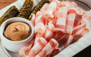 Сало в рассоле будет готово через одну неделю