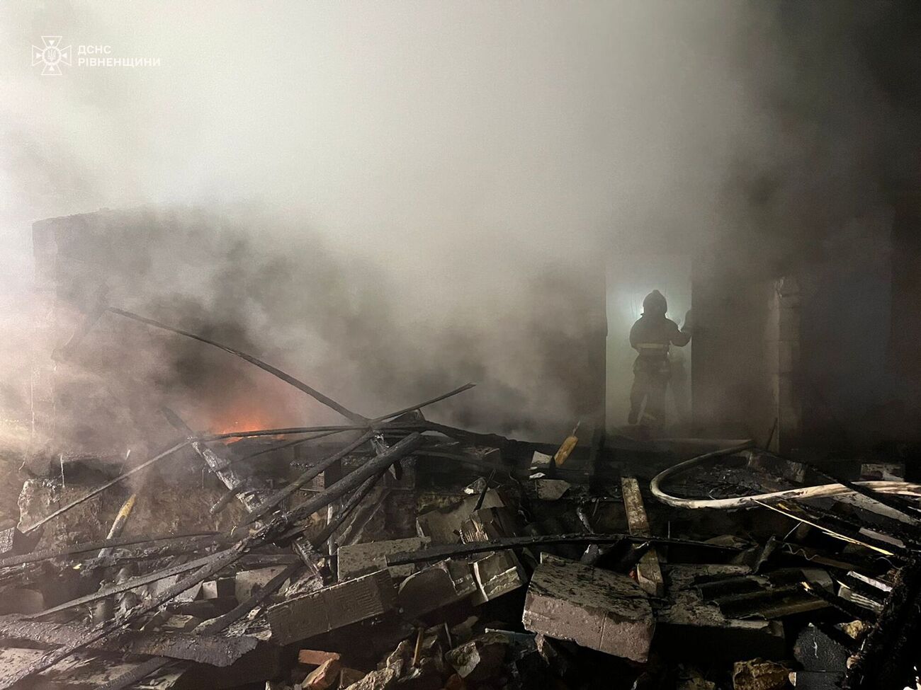 На місці працюють надзвичайні служби