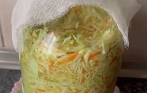 Квашеную капусту храните в холодильнике