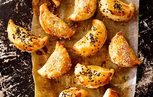 Готовое блюдо приобретает золотистый цвет