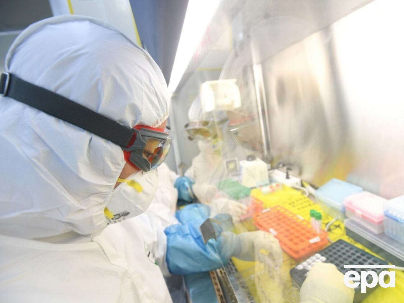 Дослідники Уханського інституту вірусології хворіли на COVID-подібний вірус ще восени 2019 року