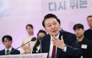 Юн Сок Ель сказал, что ввел военное положение "с решительным намерением спасти нацию", но отменил его по требованию парламента