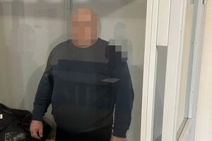 Військовослужбовці, які не бажали проходити службу, віддавали половину зарплати підозрюваному, заявили в ДБР