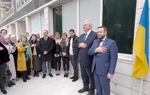 Сибига 30 декабря поднял украинский флаг над почетным консульством Украины в Дамаске