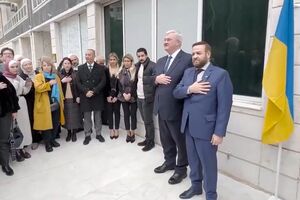 Сибига 30 декабря поднял украинский флаг над почетным консульством Украины в Дамаске