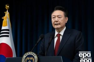 Юн Сок Ель стал первым действующим президентом, которому может грозить арест, сообщил Yonhap