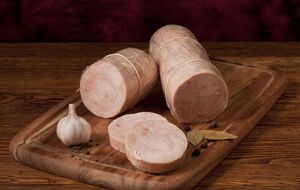 Рулет можна подавати за годину після приготування