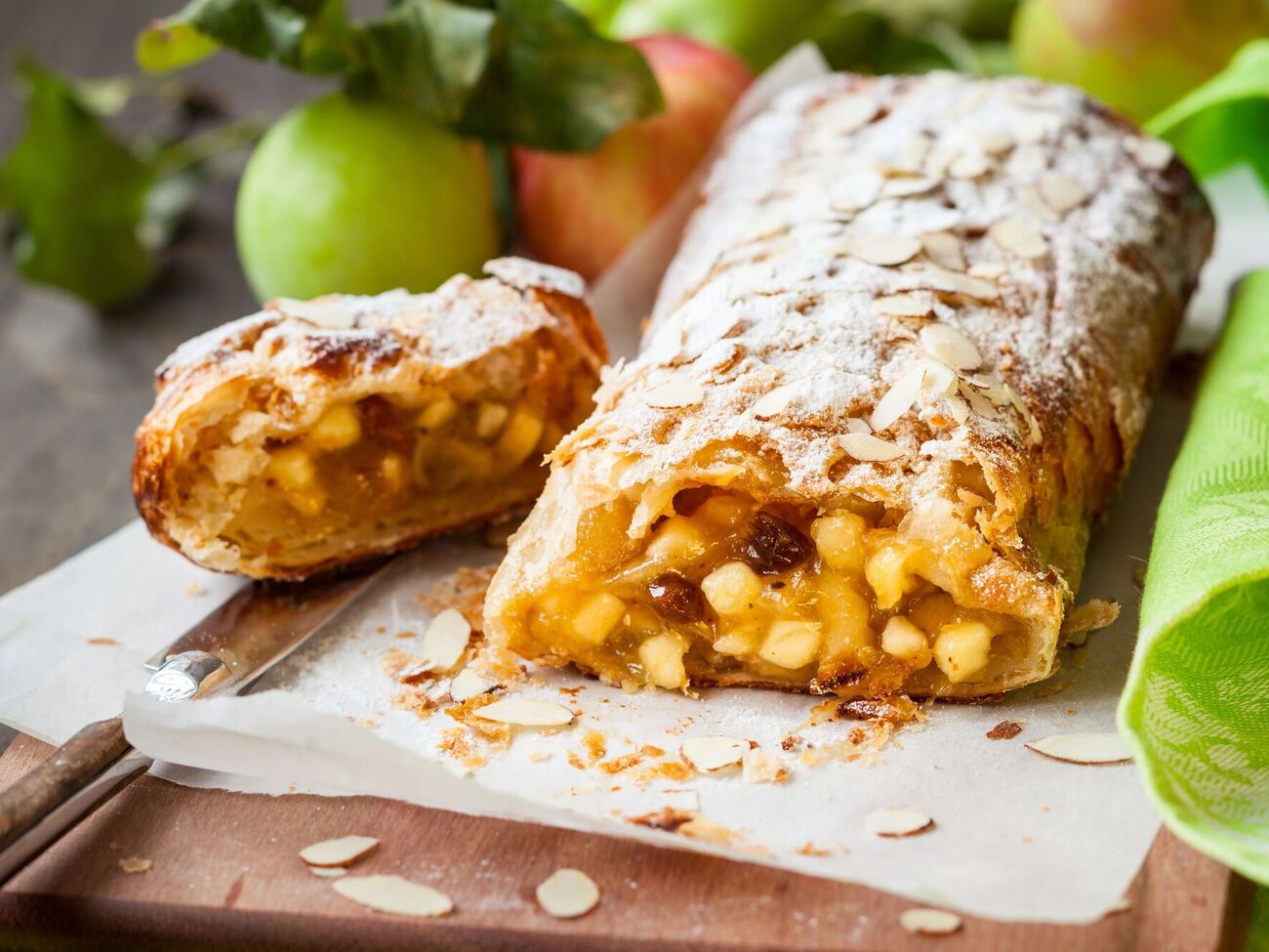 Авторы предлагают готовить сразу два штруделя