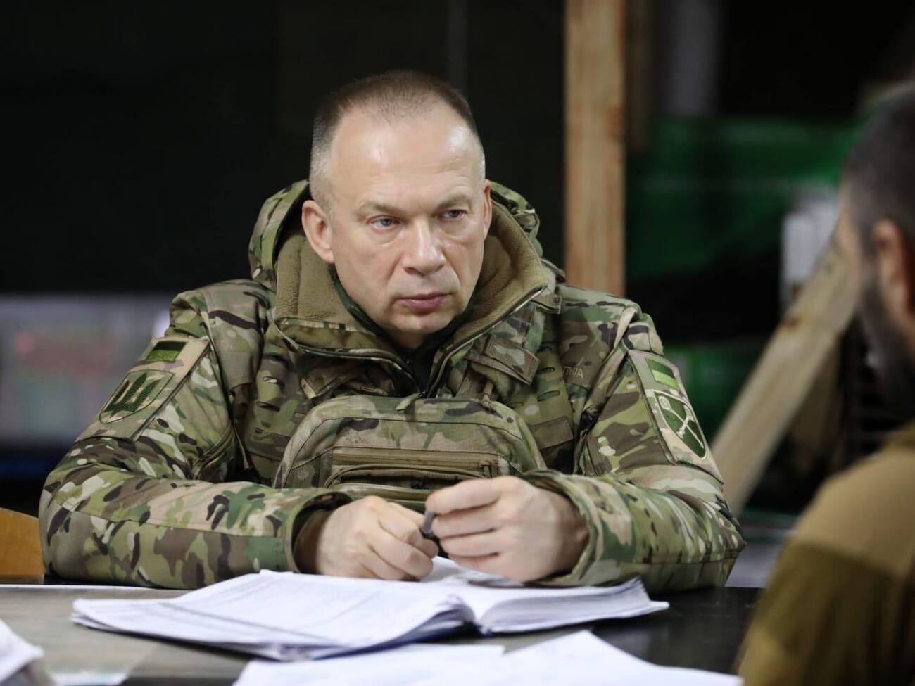Украина должна сохранить свою жизнь и независимость и завоевать для себя честный мир, отметил Сырский