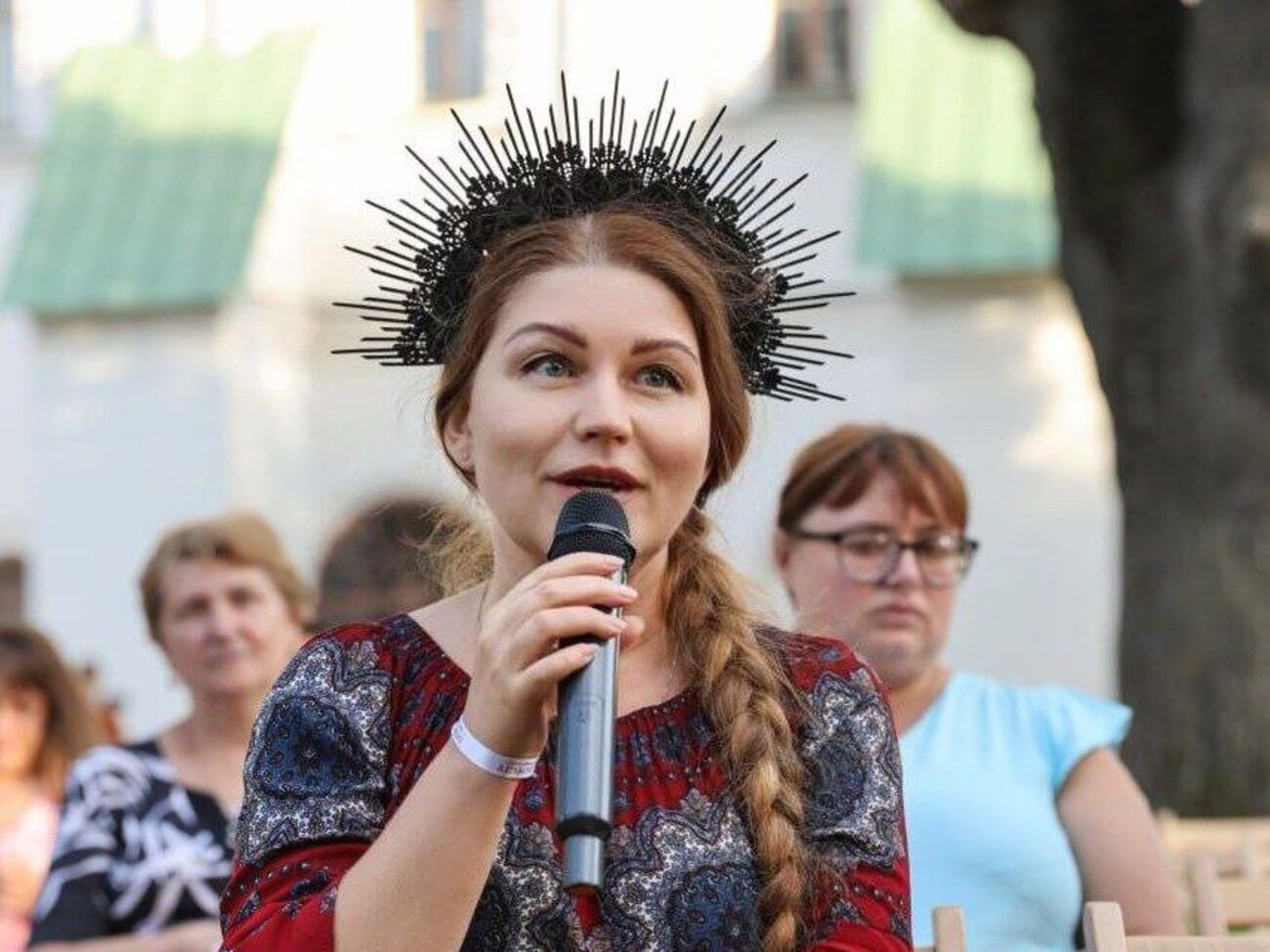Лузіна: Я тримаюся за ручку, а він бере ручку з іншого боку і зачиняє двері