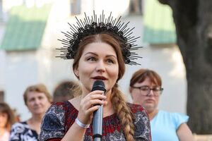 Лузіна: Я тримаюся за ручку, а він бере ручку з іншого боку і зачиняє двері