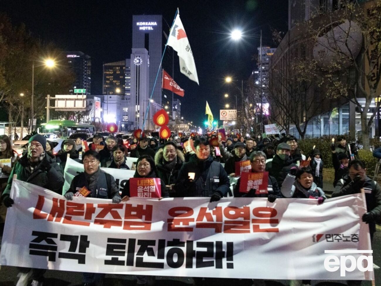 Протестувальники також вирушили до адміністрації президента країни в Сеулі
