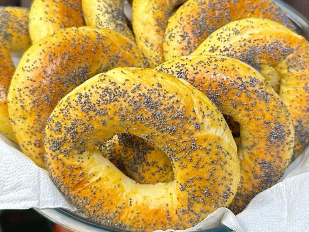 Выпекайте бублики 15 минут в разогретой духовке при 200 °С