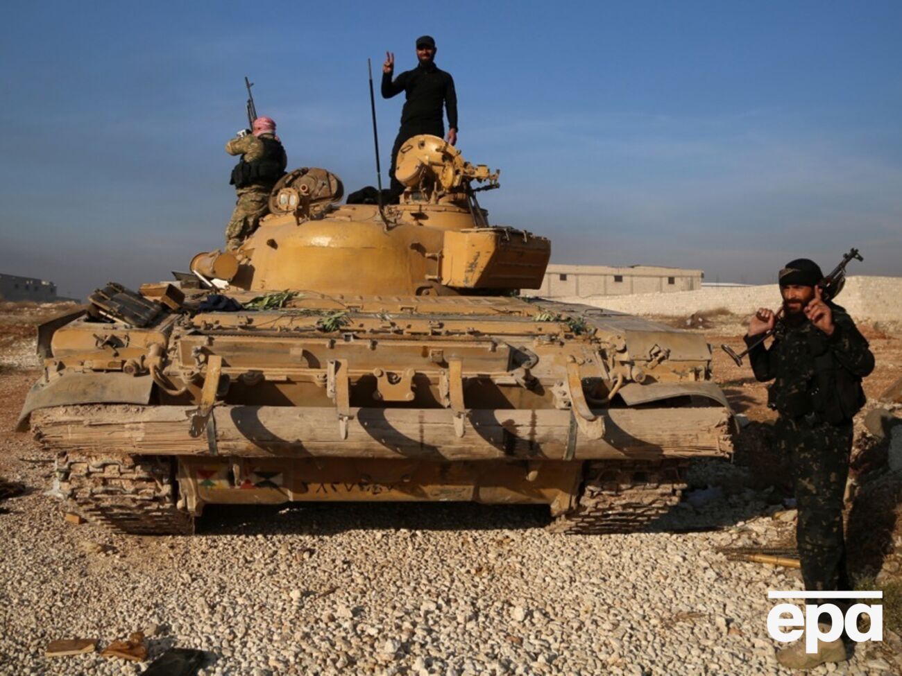 Під час засідання Ради Безпеки ООН 3 грудня представник Росії в ООН Василь Небензя заявив, що українські спецслужби підтримують повстанців, які воюють проти уряду президента Сирії Башара Асада