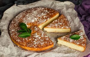 Запеканку перед подачей можно присыпать сахарной пудрой