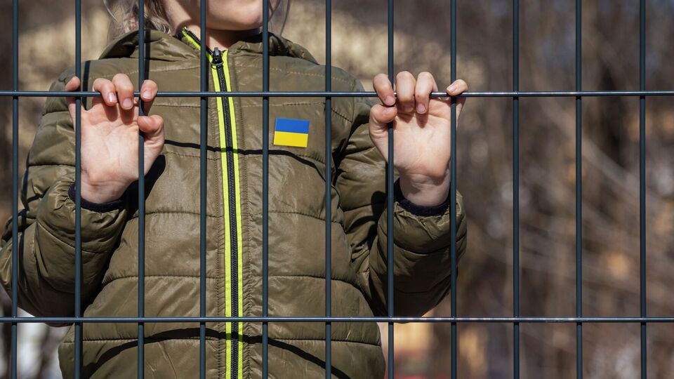 За даними факультету охорони здоров'я Єльського університету (США), на території Росії та в анексованому Криму є мережа зі щонайменше 43 установ, у яких окупанти ідеологічно перевиховують українських дітей