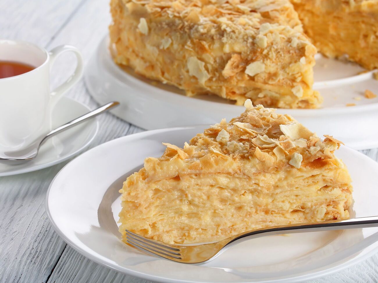 Наполеон нужно присыпать крошкой