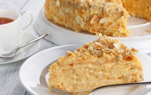 Наполеон потрібно присипати крихтою