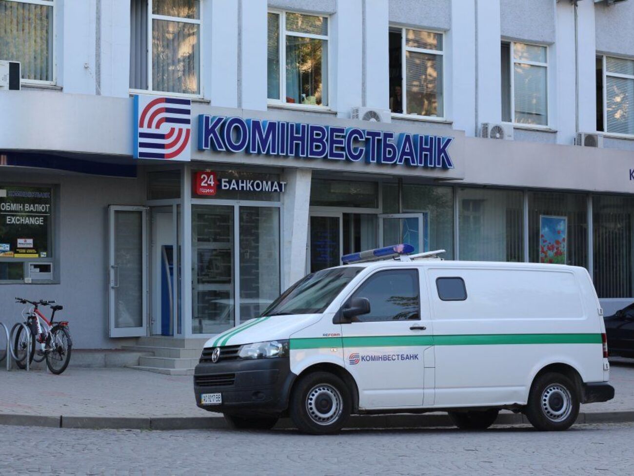 У "Комінвестбанка" было 40 отделений