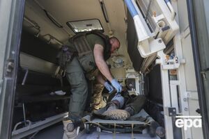 Согласно решению СНБО, медики смогут переходить на боевые должности по собственному желанию