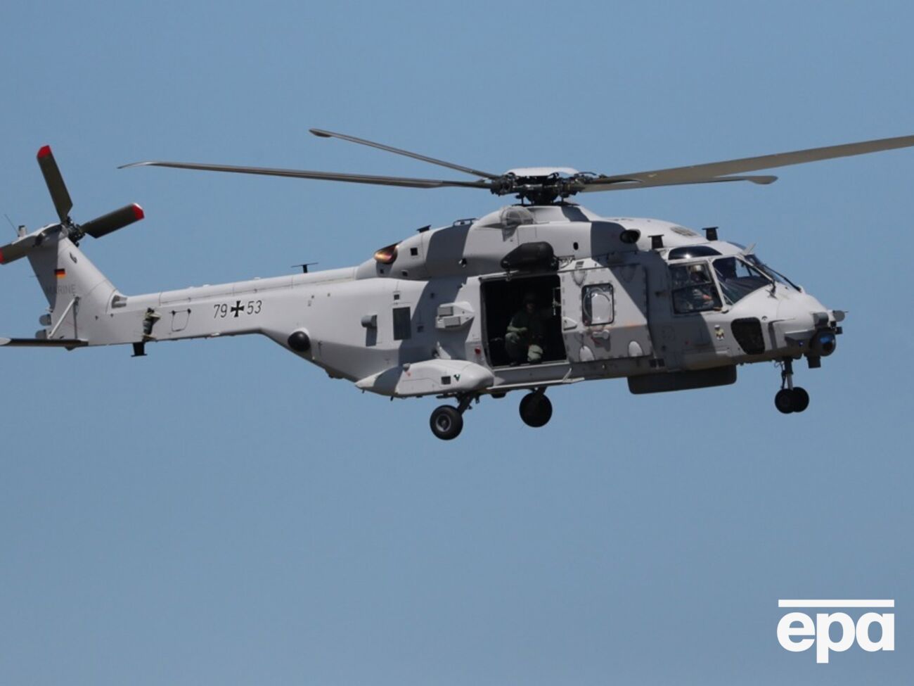 Німецький вертоліт, імовірно, мав зробити знімки російського танкера для розслідування підозр, що він може бути частиною "тіньового флоту" РФ