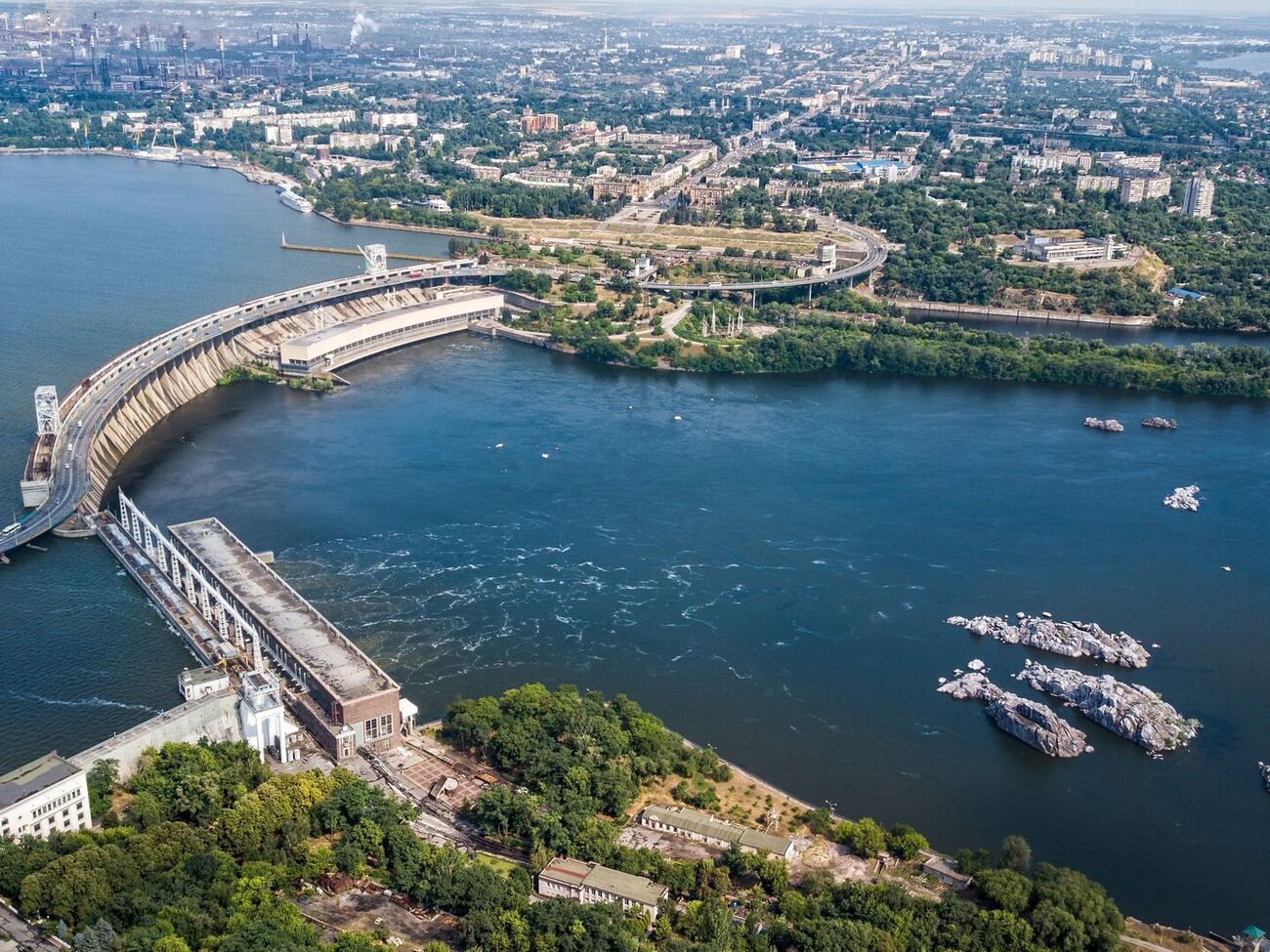 Компанія підсанкційного бізнесмена постачає матеріали для захисту ДніпроГЕС
