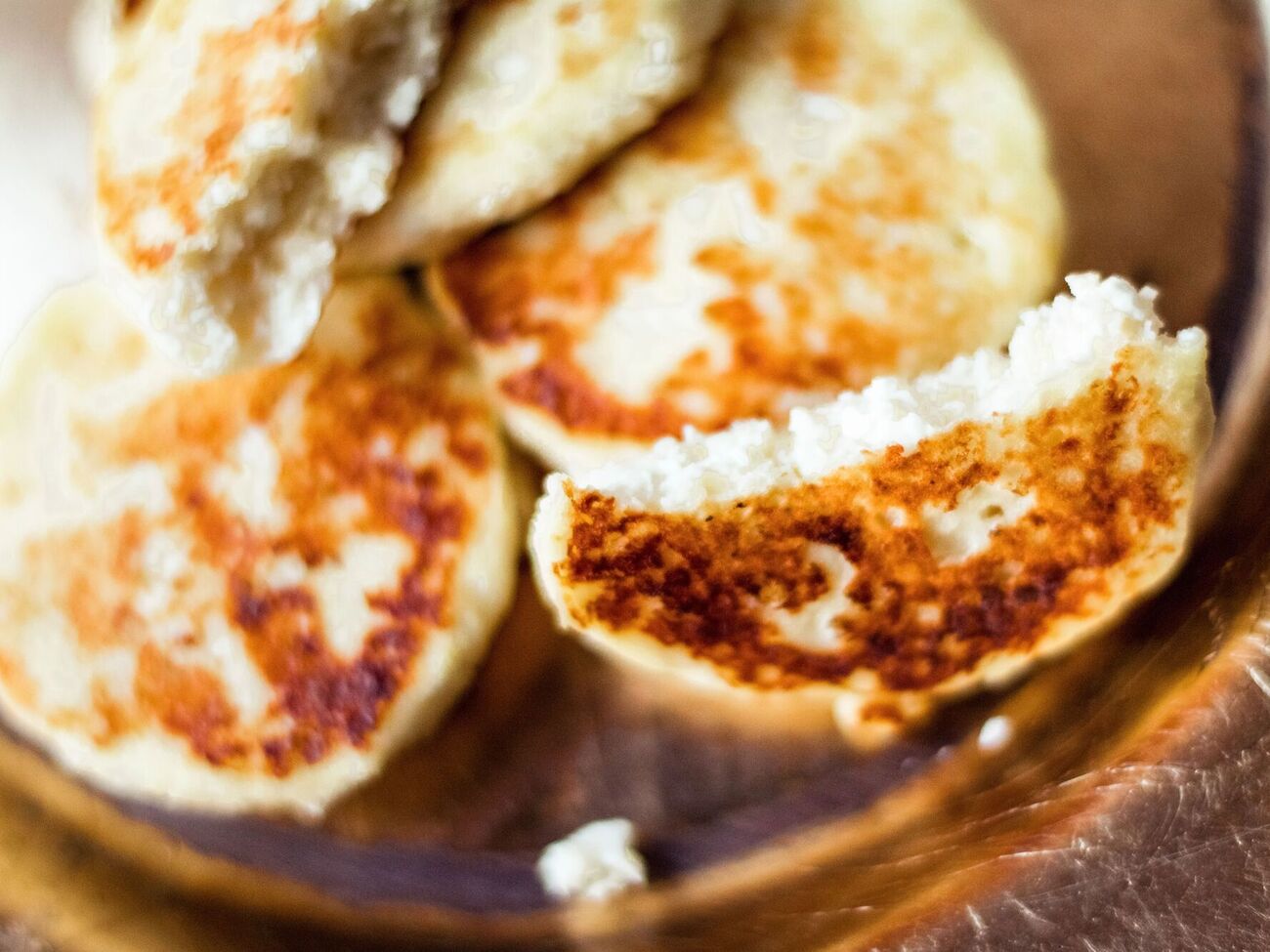 Ванильный сахар в сырники добавляют по желанию