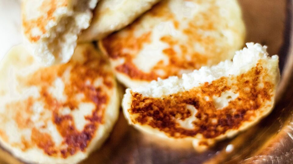 Ванильный сахар в сырники добавляют по желанию