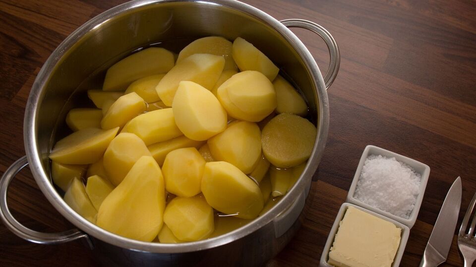 Вкус и текстура картофеля зависят от добавления соли