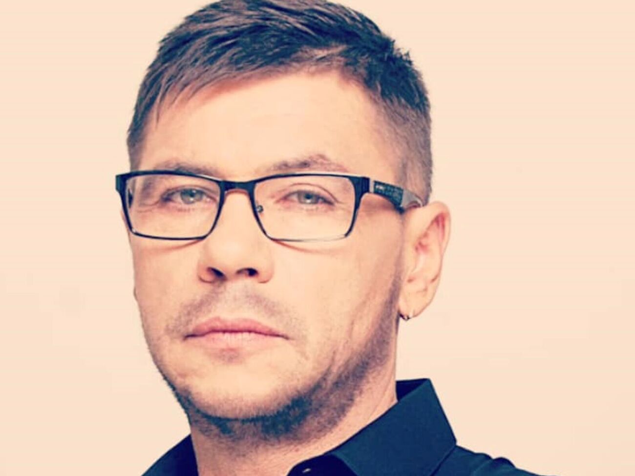 Лесику 57 років