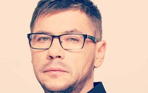 Лесику 57 років