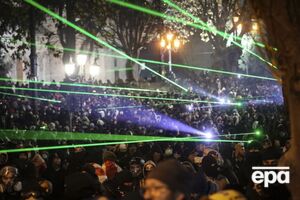 У відповідь на застосування піротехніки силовики почали відтісняти протестувальників