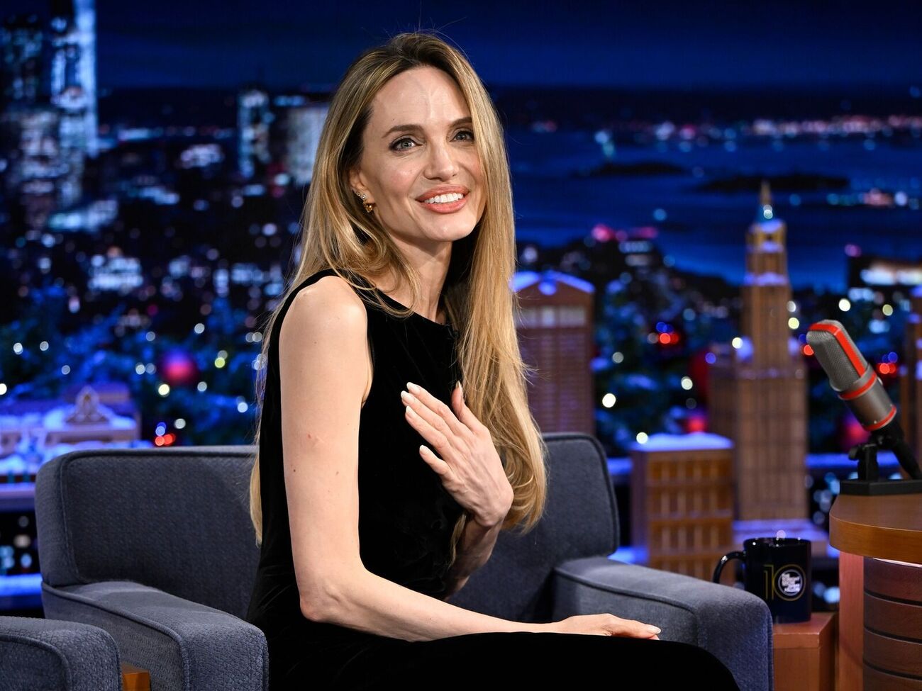 Напередодні шоу Джолі травмувала палець