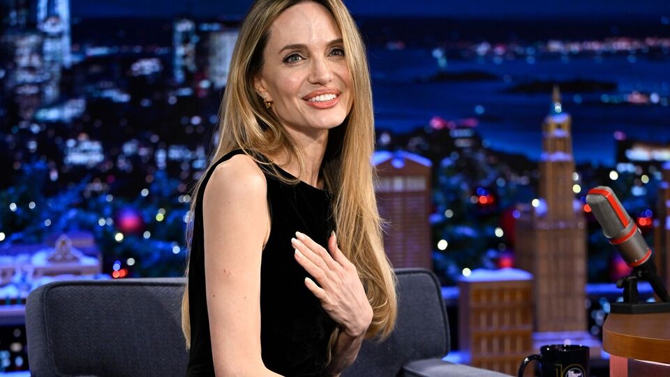 В преддверии шоу Джоли травмировала палец