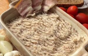 Намазку подавайте с черным хлебом