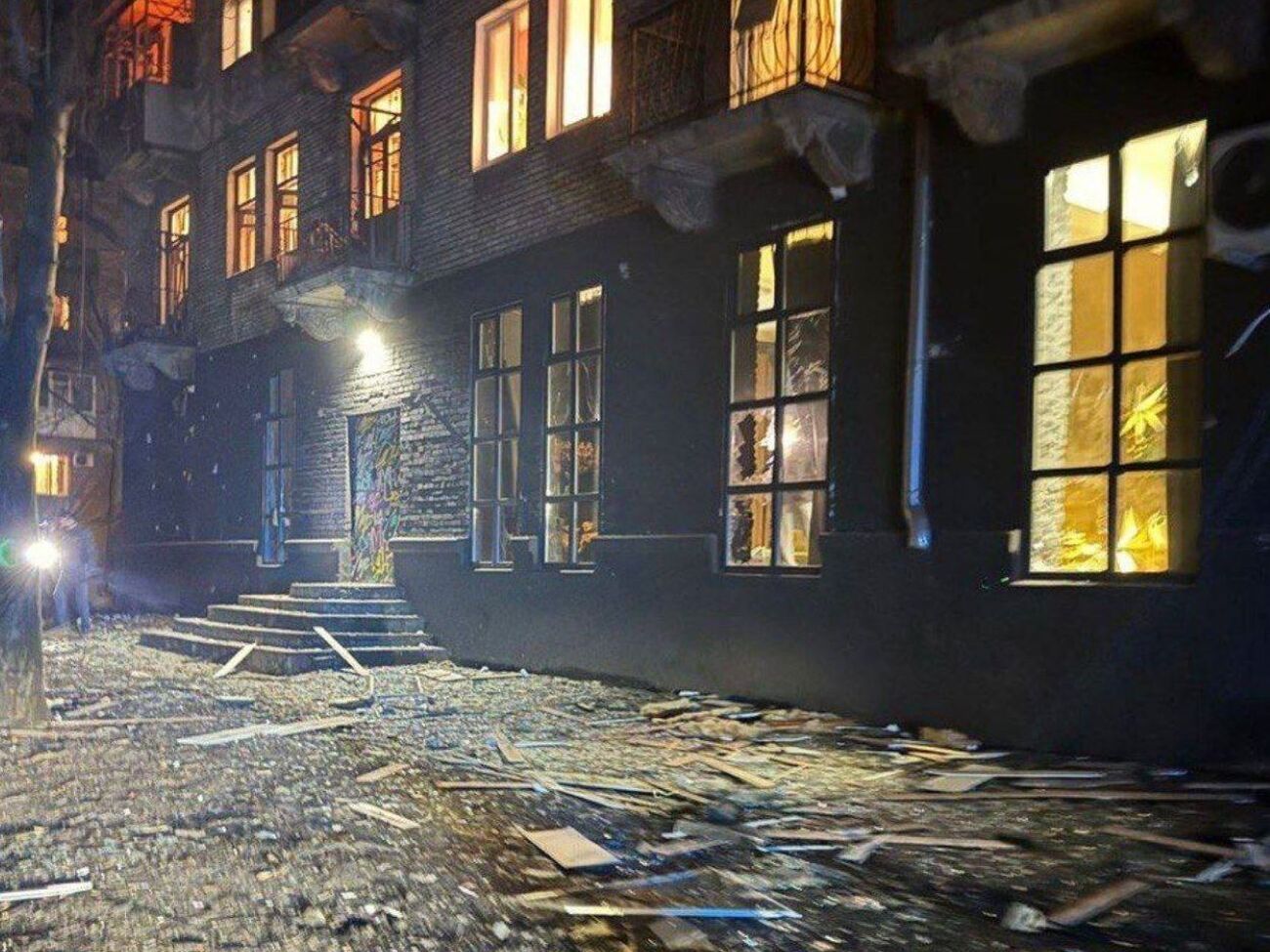 У Кам'янському вибило вікна у п'яти будинках
