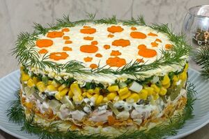 Салат перед подаванням на стіл треба поставити в холодильник, щоб він просочився