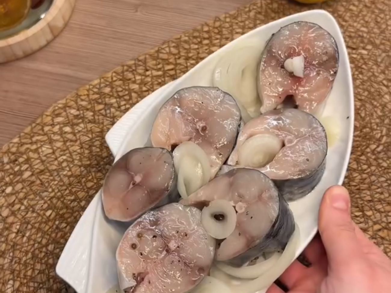 Рыба должна мариноваться 12 часов